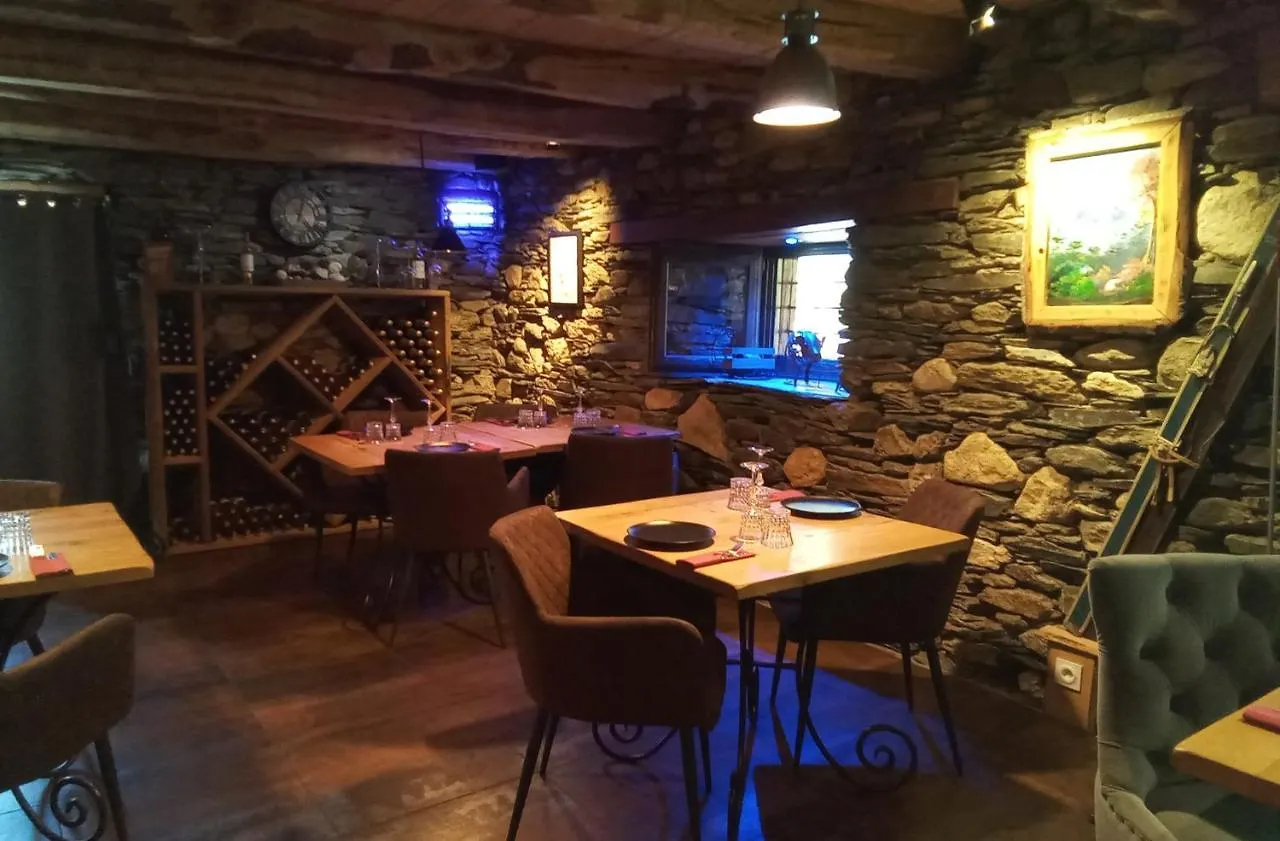 Szálloda L' Auberge Du Chateau Génos
