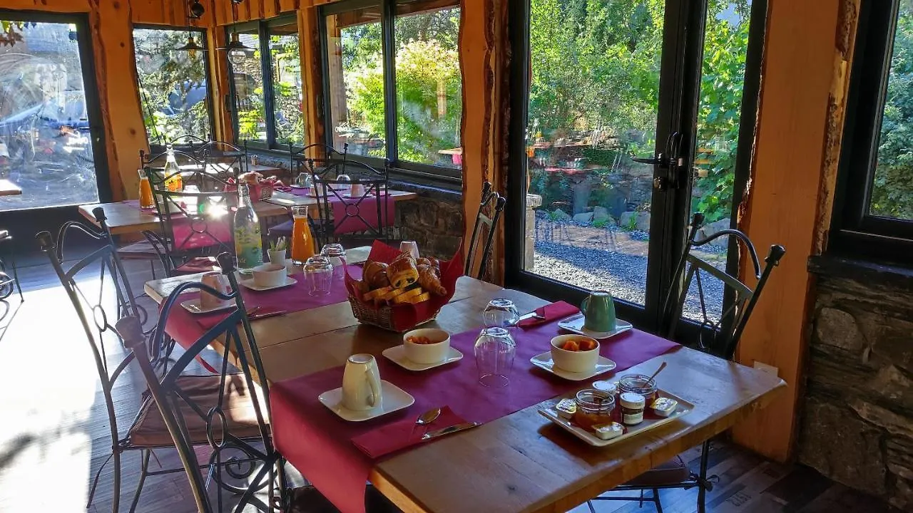 L' Auberge Du Chateau Génos 0*,