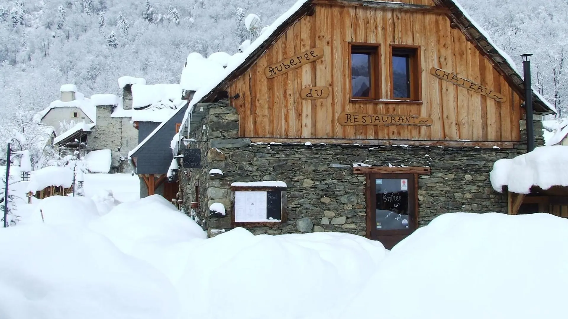 L' Auberge Du Chateau Génos 0*,