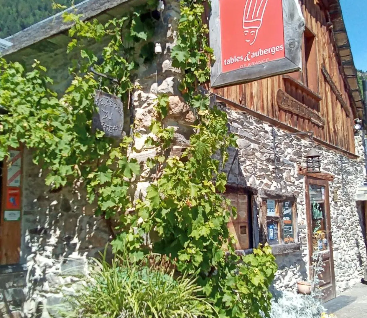L' Auberge Du Chateau Génos 0*,