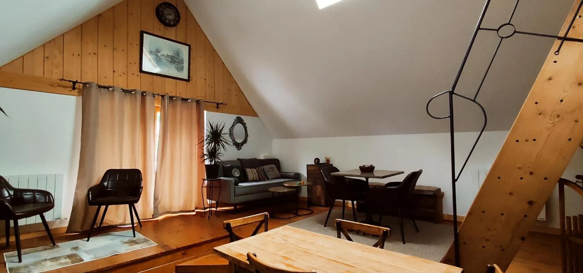 L' Auberge Du Chateau Génos 0*,  Frankrig