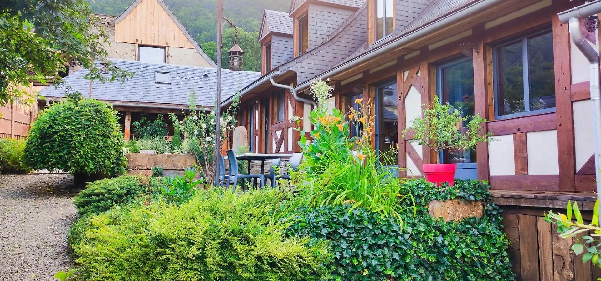 L' Auberge Du Chateau Génos Franciaország