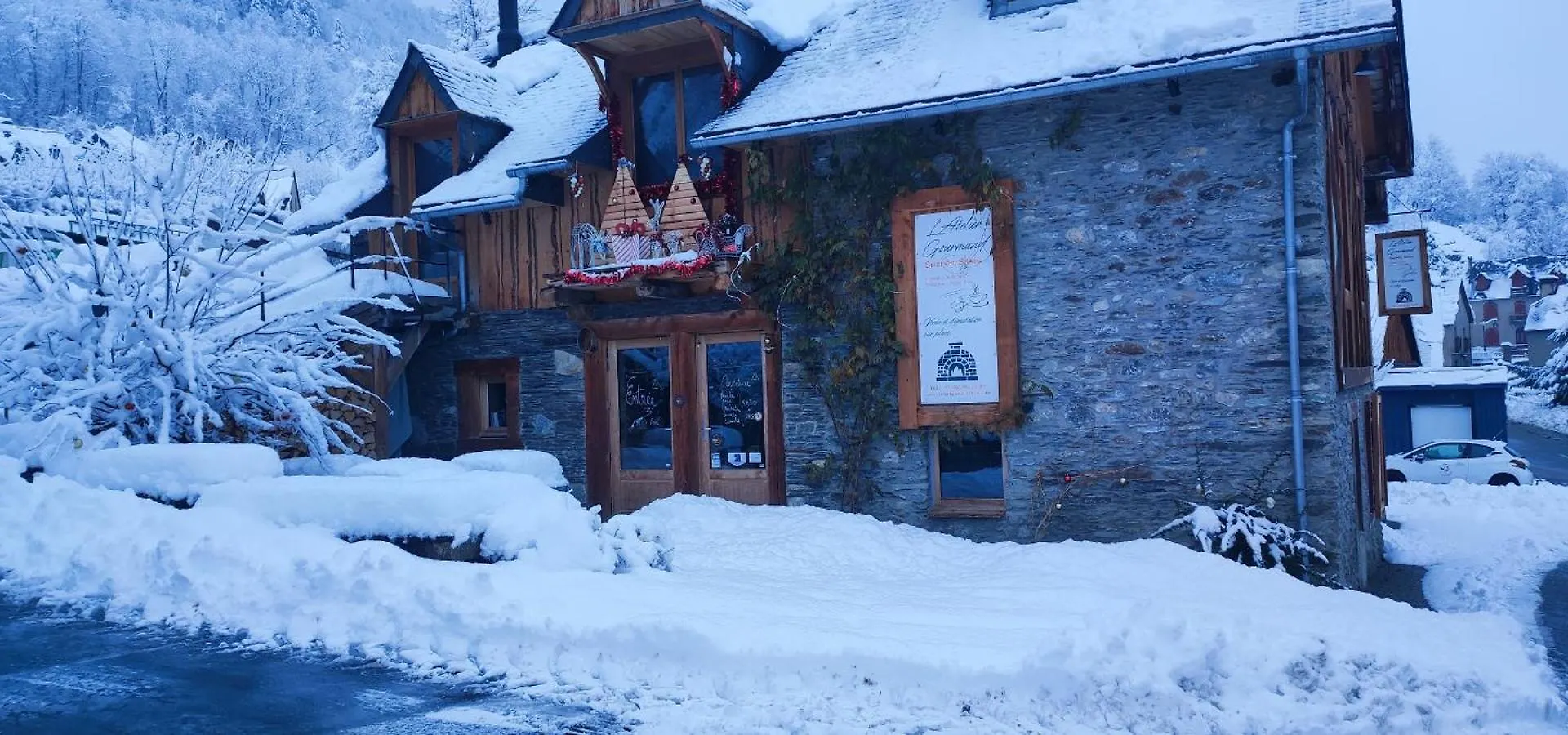 L' Auberge Du Chateau Génos 0*,